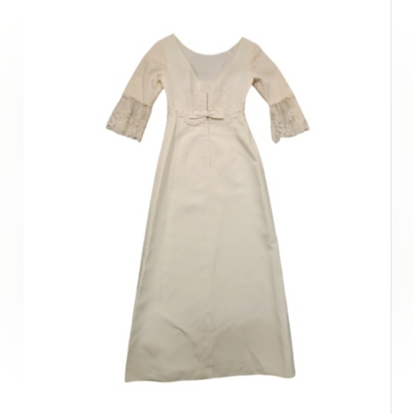 Vintage Wedding Dress with 3/4 Sleeves and Matching Cape - Picture 6 of 13